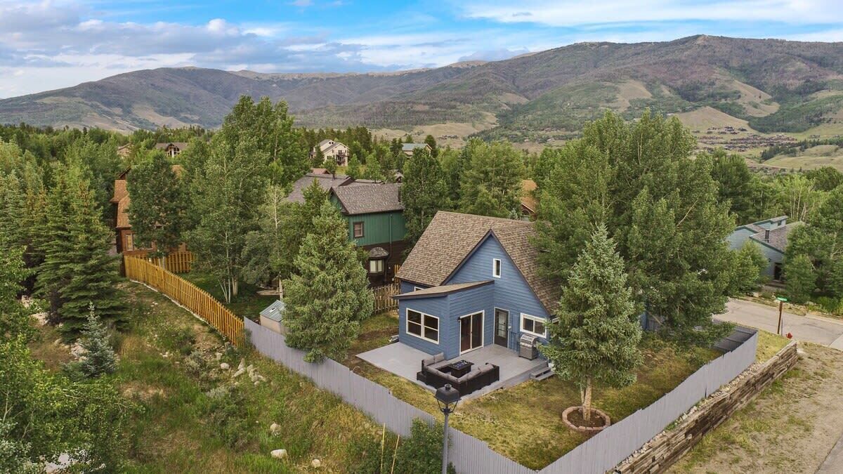 Photo of Outdoor in Willow Creek Highlands