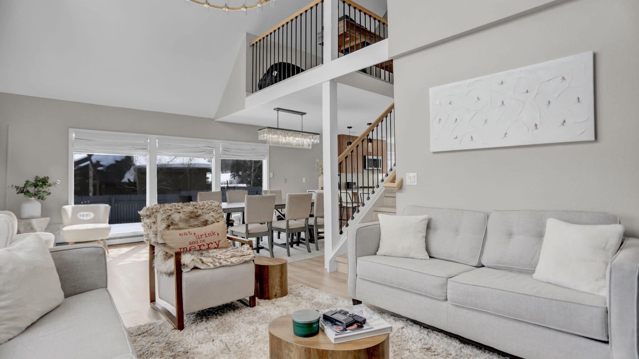 Photo of Livingroom in Willow Creek Highlands