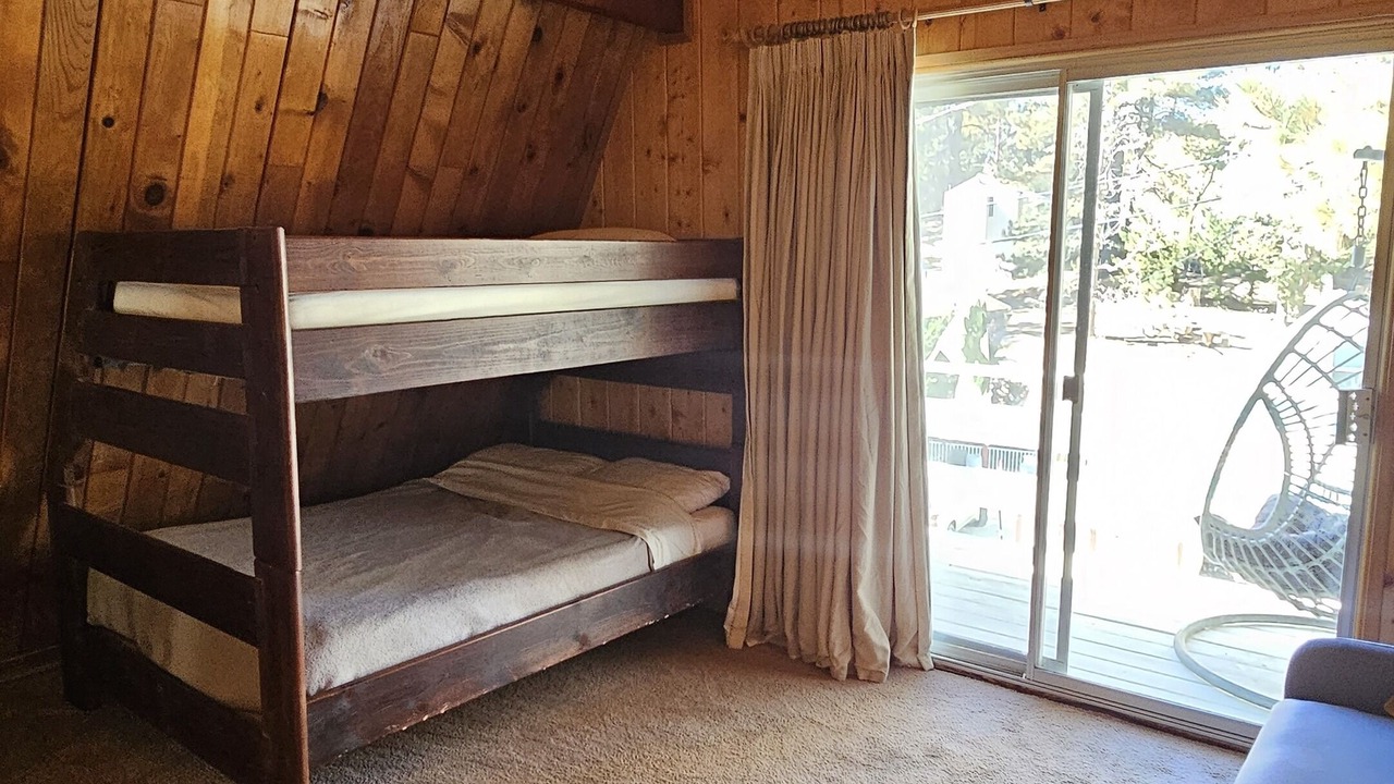 Photo of Bedroom in Arrowbear Lake