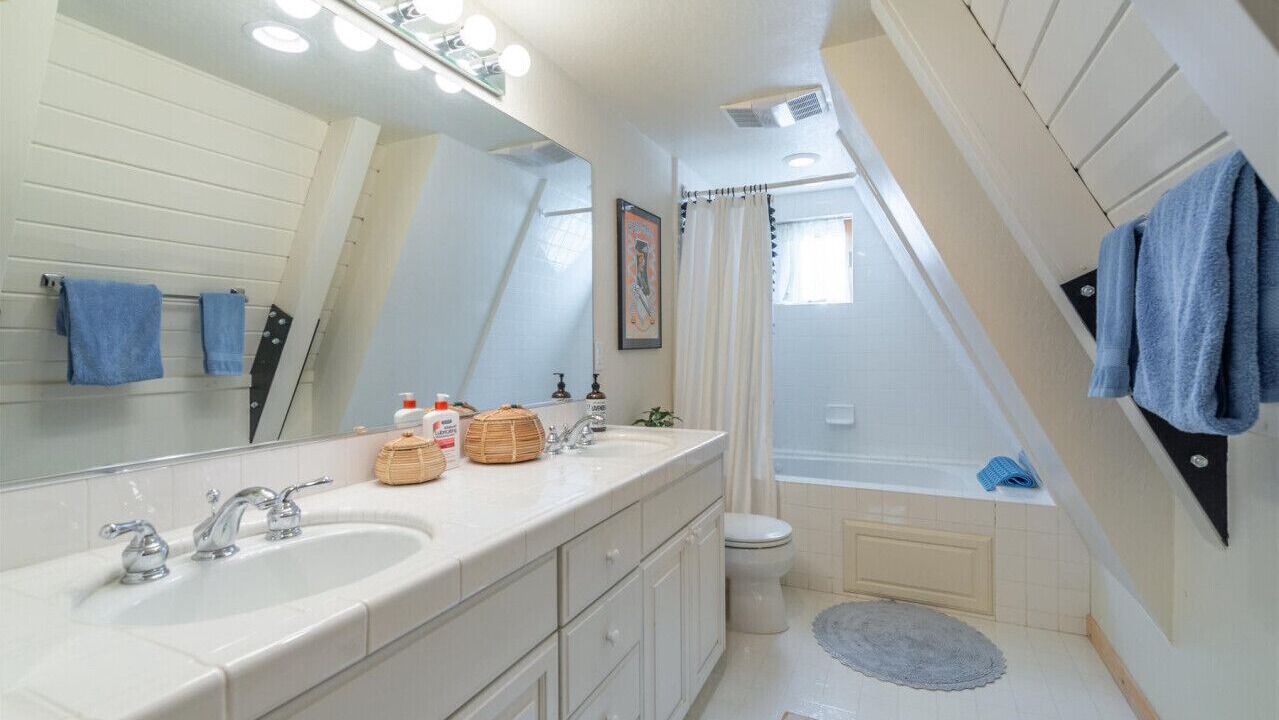 Photo of Bathroom in Tahoma