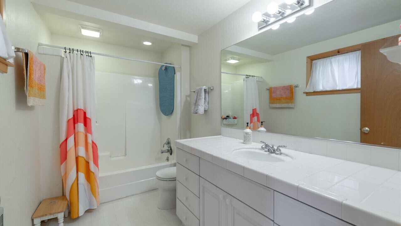 Photo of Bathroom in Tahoma