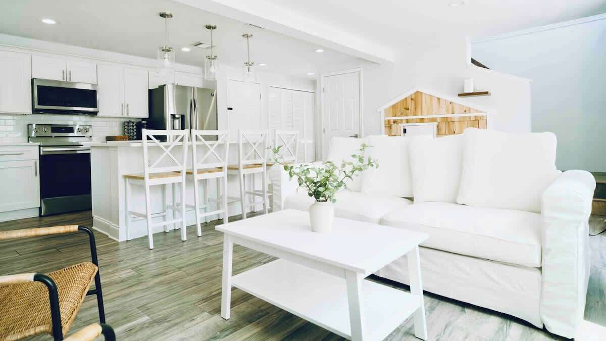 Photo of Livingroom in Neptune Beach