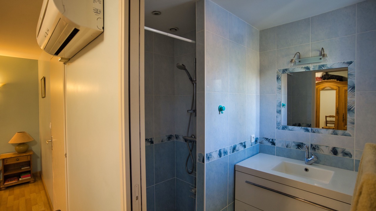 Photo of Bathroom in Saint-Hilaire-le-Vouhis