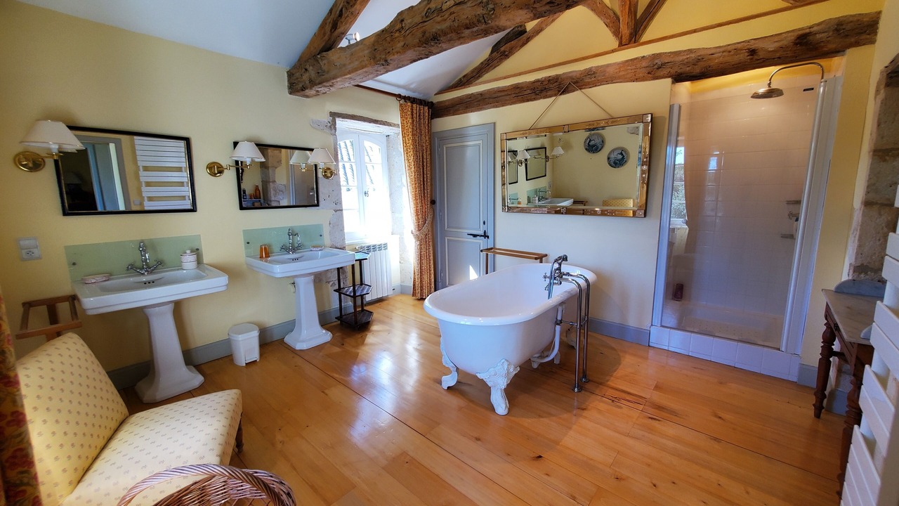 Photo of Bathroom in Larroque-Saint-Sernin