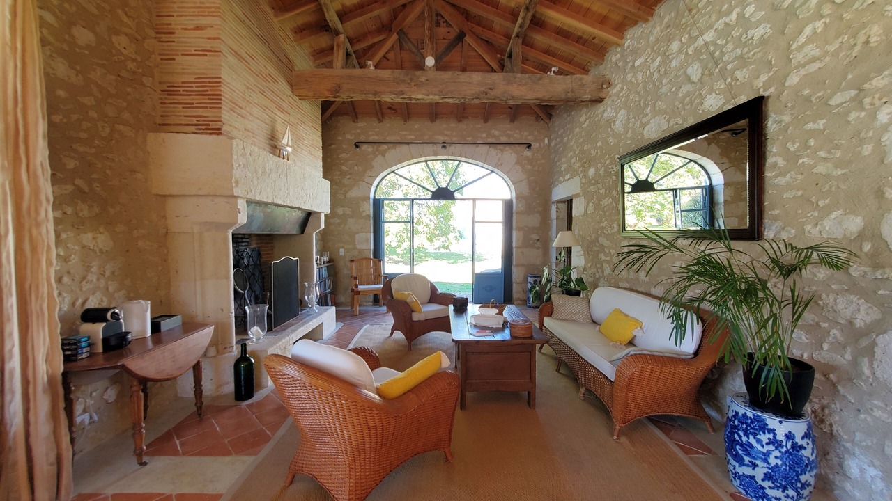 Photo of Livingroom in Larroque-Saint-Sernin