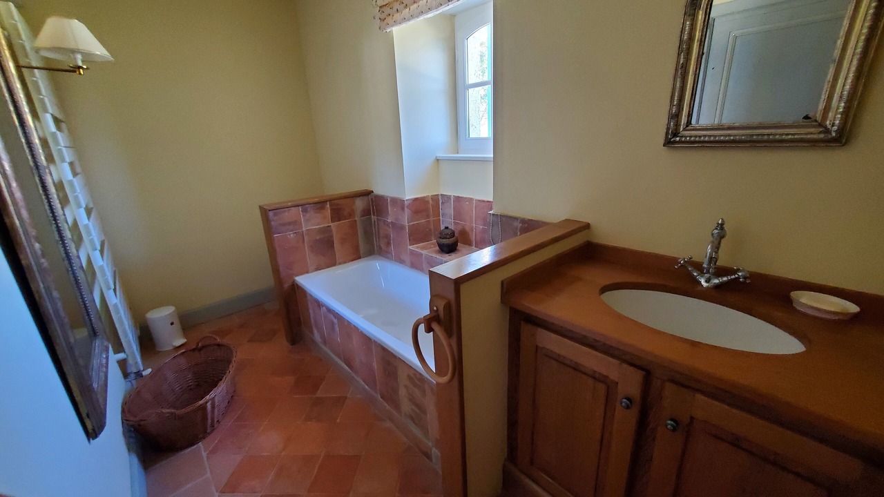Photo of Bathroom in Larroque-Saint-Sernin