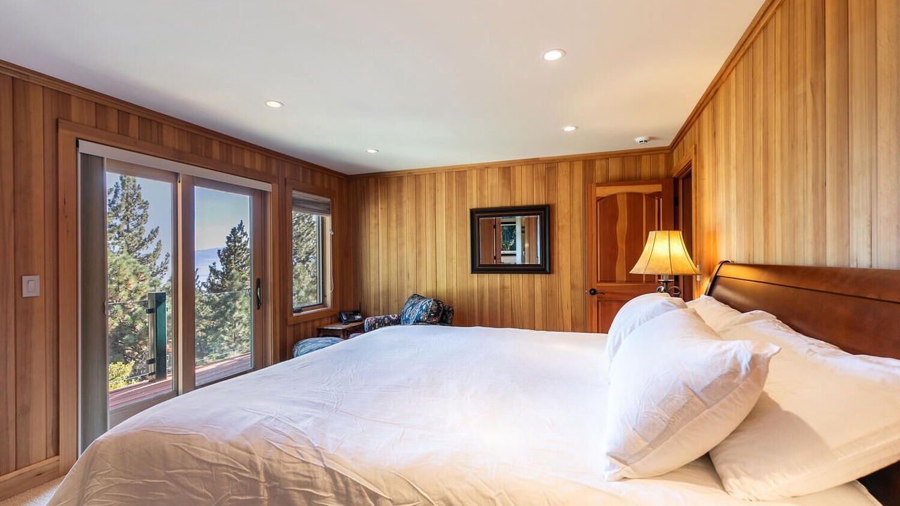 Photo of Bedroom in Lake Forest