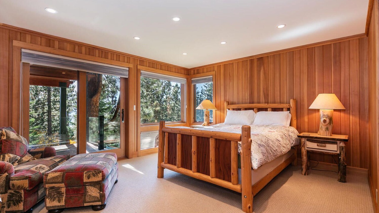 Photo of Bedroom in Lake Forest