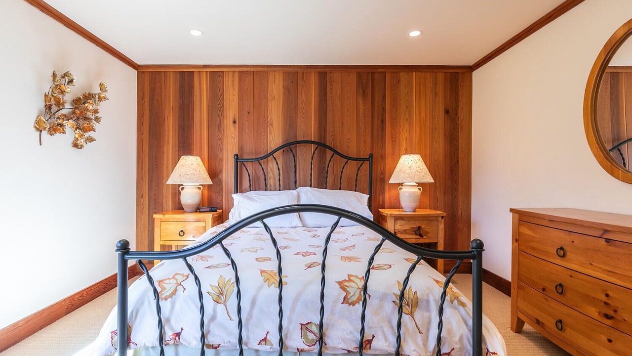 Photo of Bedroom in Lake Forest