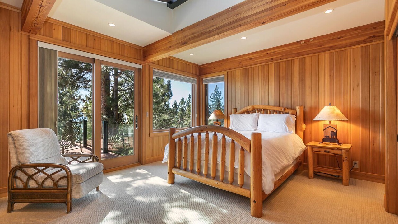 Photo of Bedroom in Lake Forest