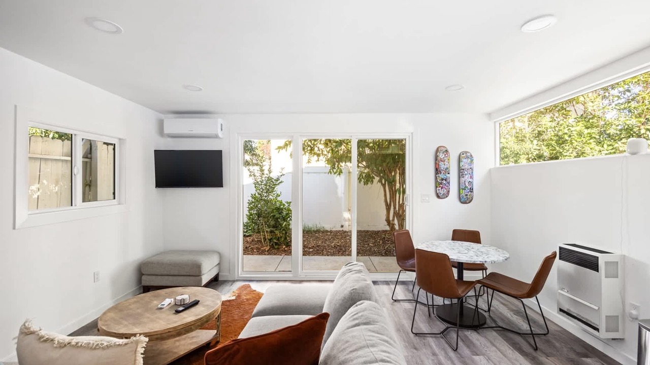 Photo of Livingroom in Del Rey