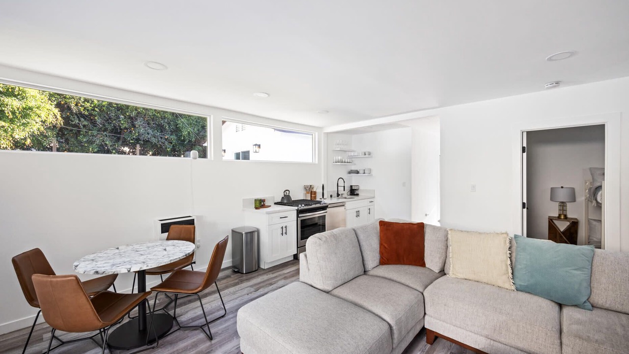 Photo of Livingroom in Del Rey