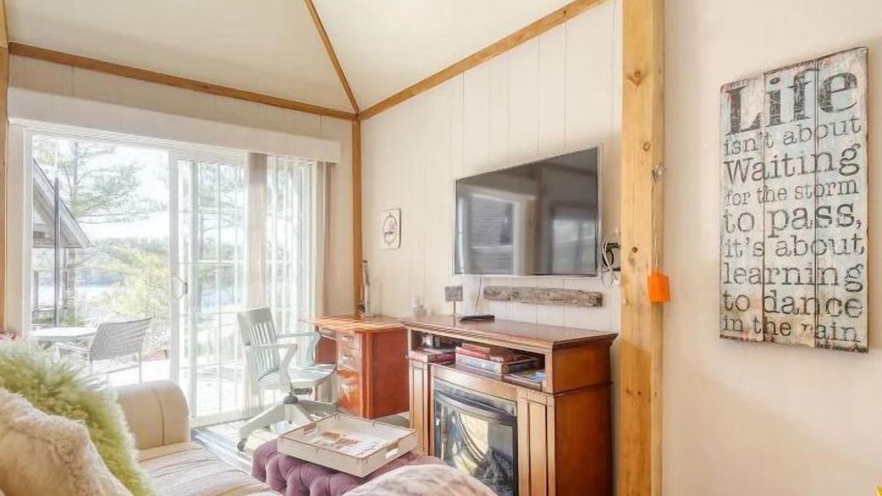 Photo of Livingroom in Parry Sound