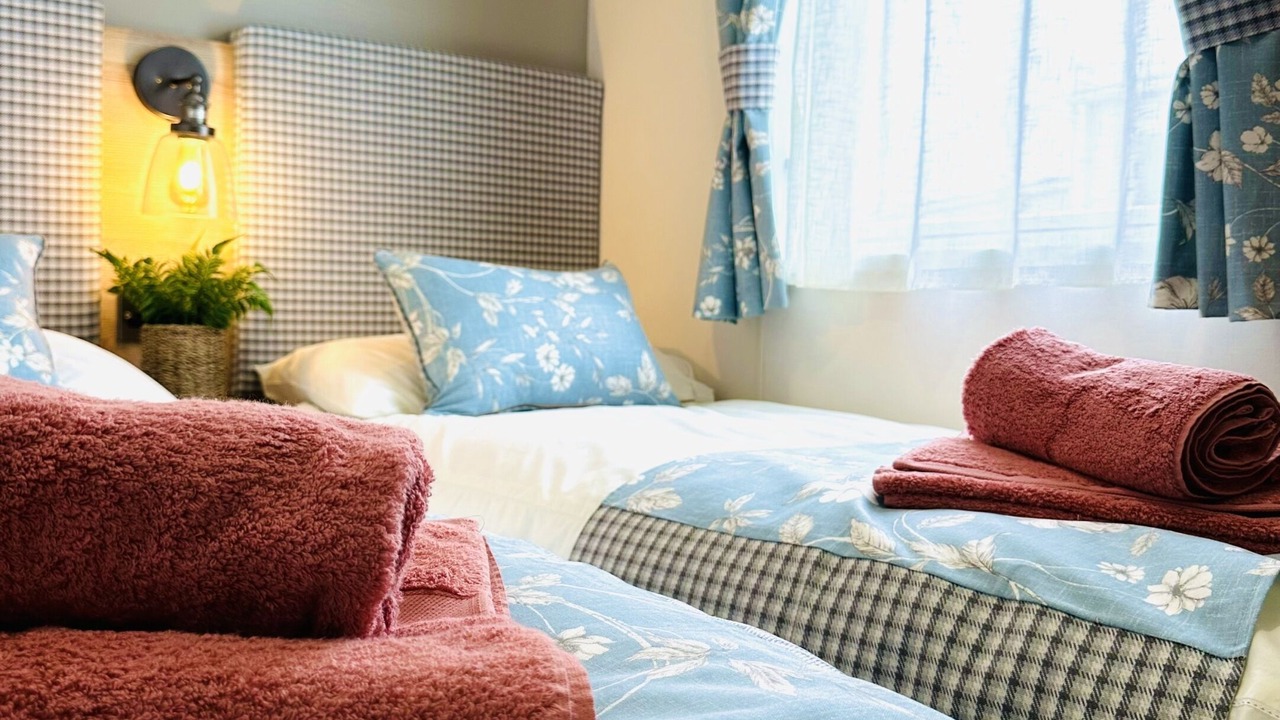 Photo of Bedroom in Cayton Bay