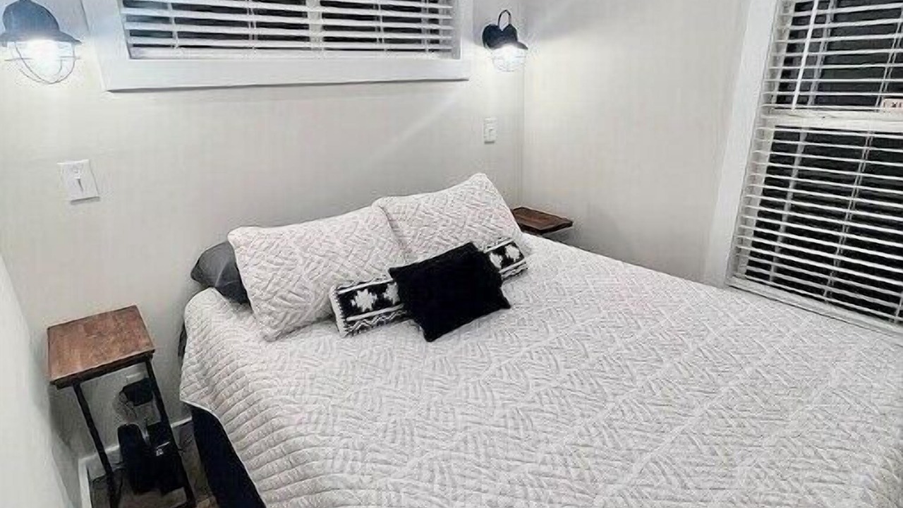 Photo of Bedroom in Springville