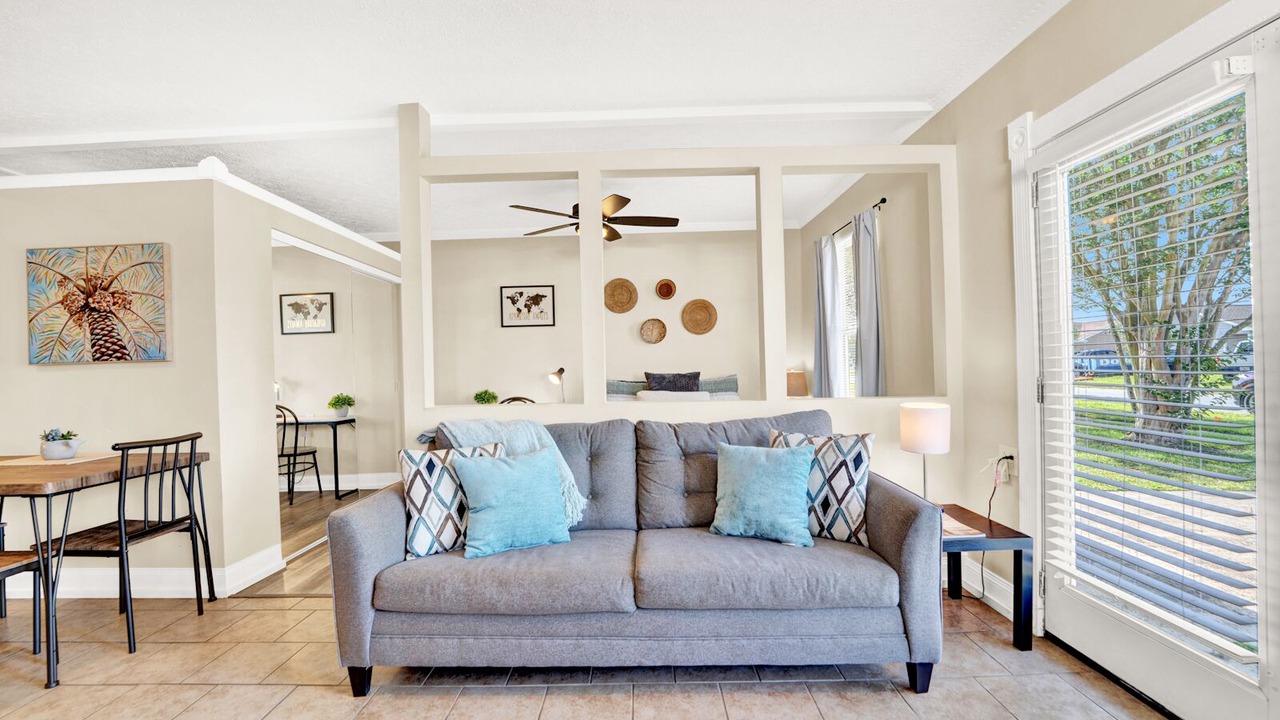 Photo of Livingroom in Lynn Haven