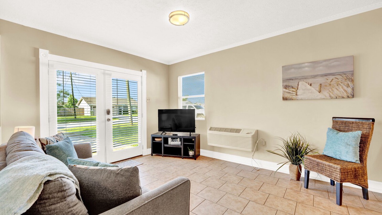 Photo of Livingroom in Lynn Haven