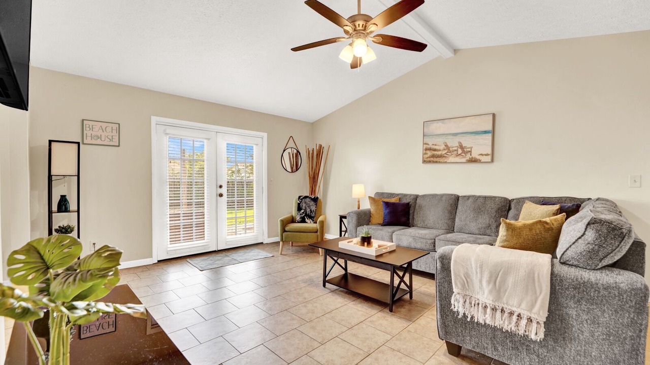 Photo of Livingroom in Lynn Haven