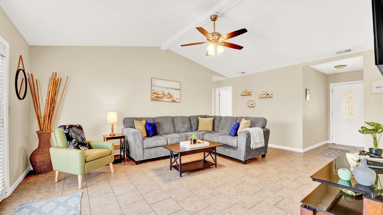 Photo of Livingroom in Lynn Haven