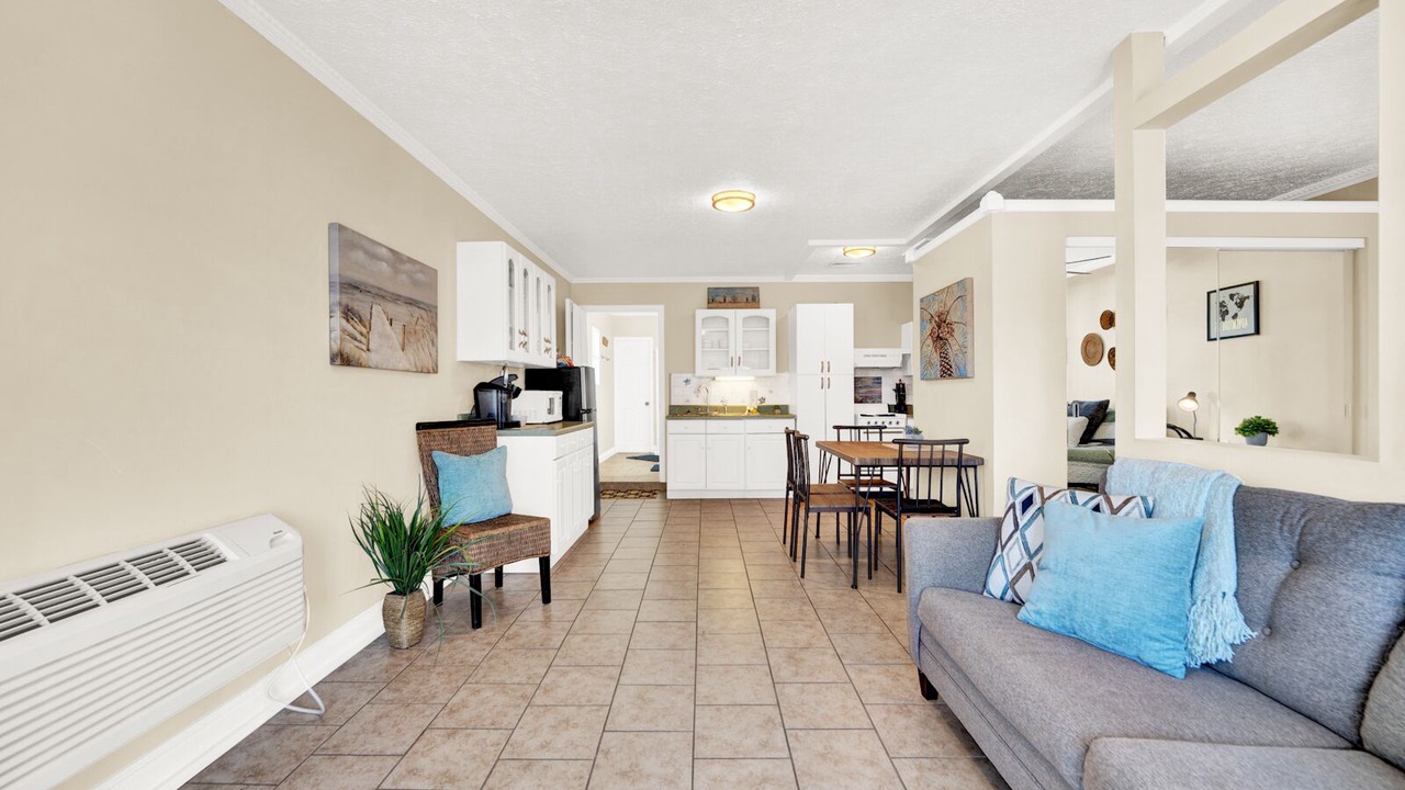 Photo of Livingroom in Lynn Haven