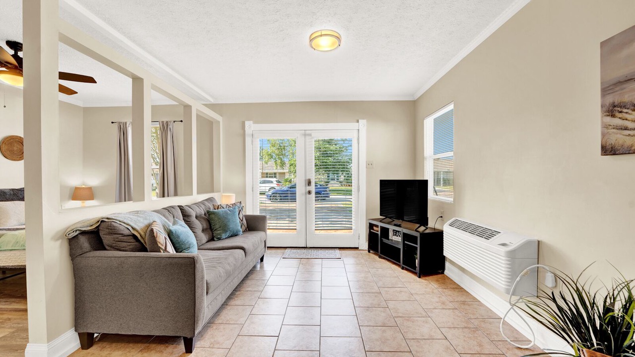 Photo of Livingroom in Lynn Haven