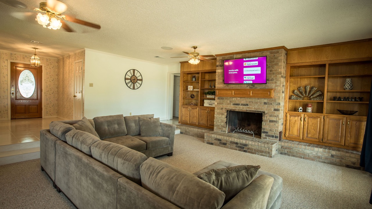 Photo of Livingroom in Sanger