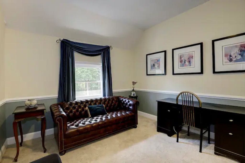 Photo of Livingroom in Potomac