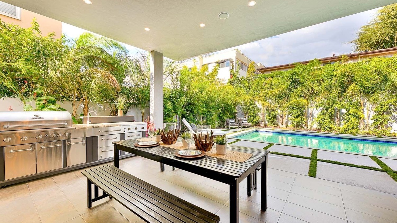 Photo of Outdoor in Beverly Grove