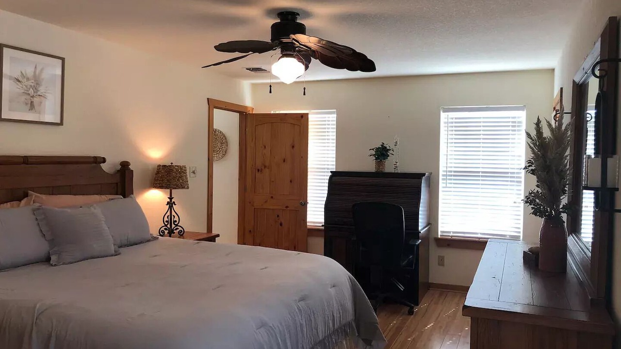 Photo of Bedroom in Harper