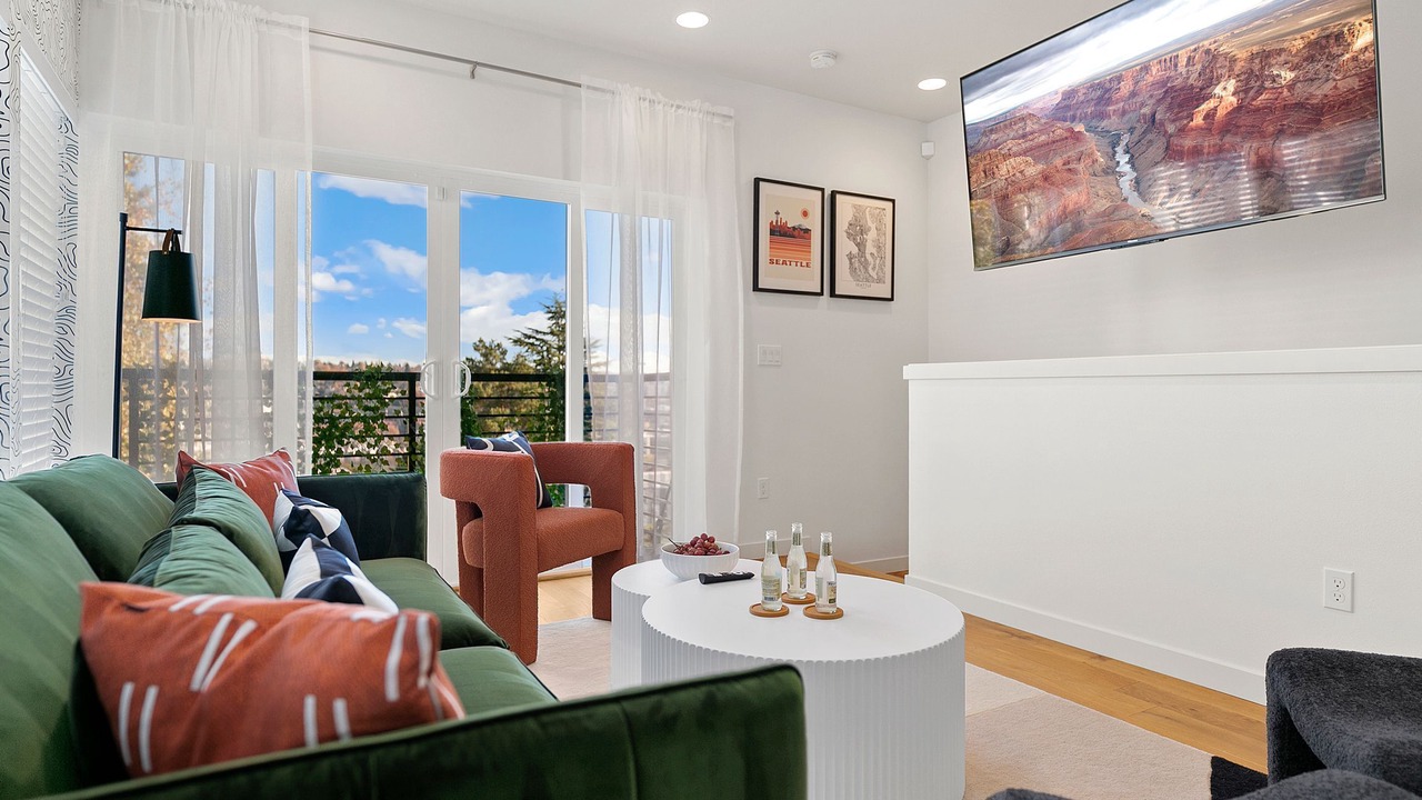 Photo of Livingroom in East Queen Anne