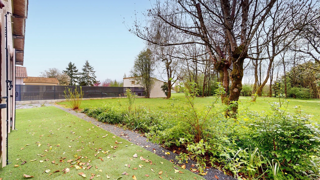 Photo of Others in Chey