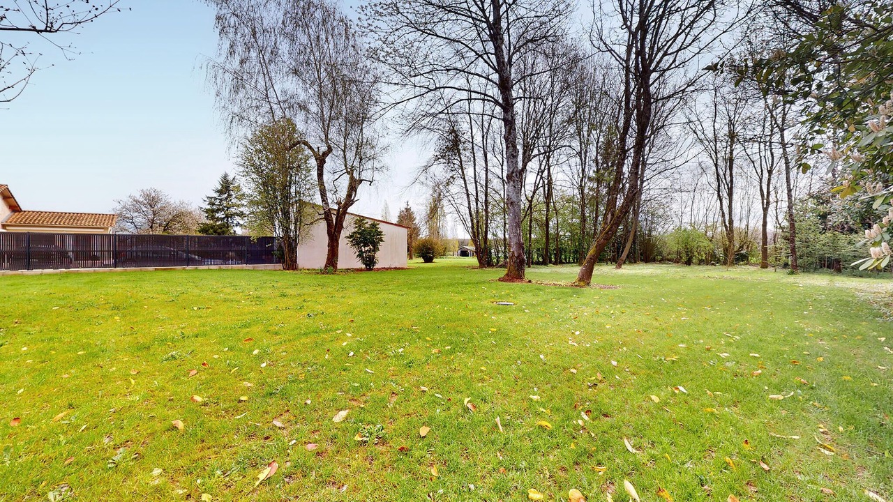 Photo of Others in Chey