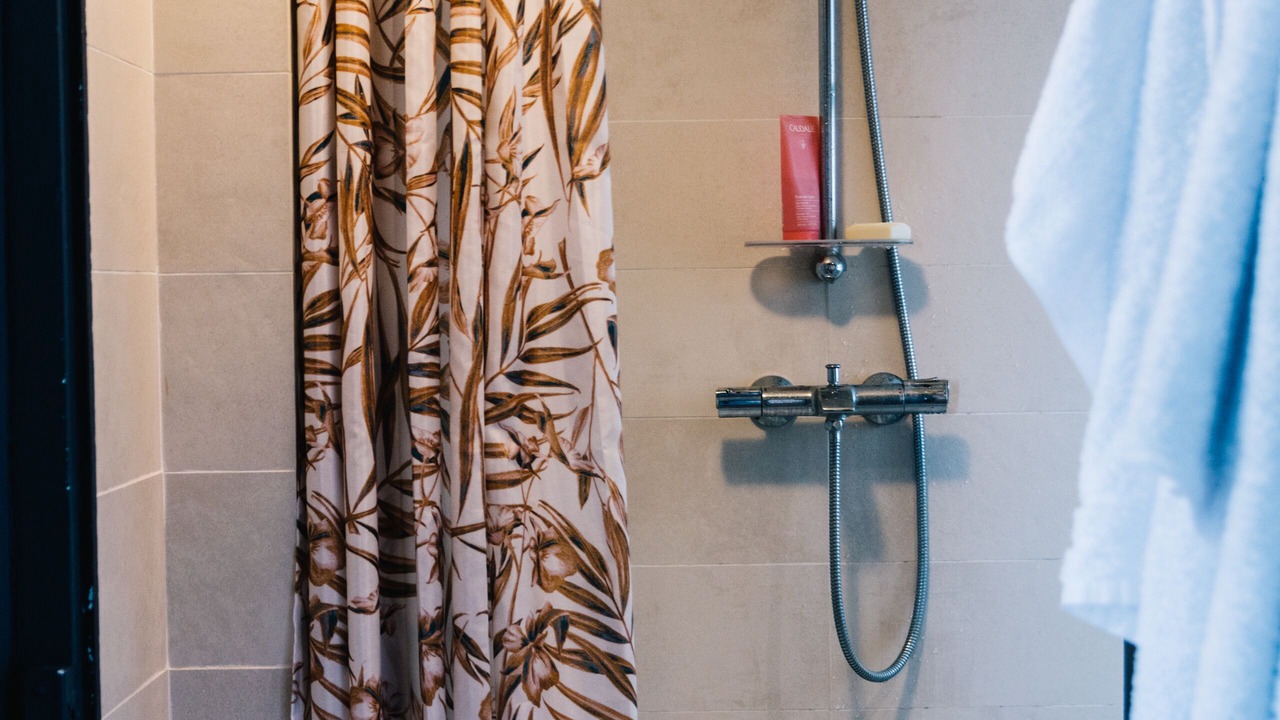 Photo of Bathroom in Graslin - Commerce