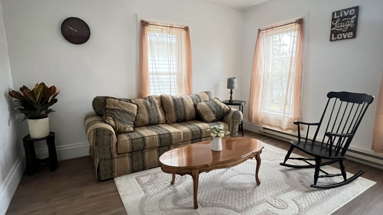 Photo of Livingroom in Warren