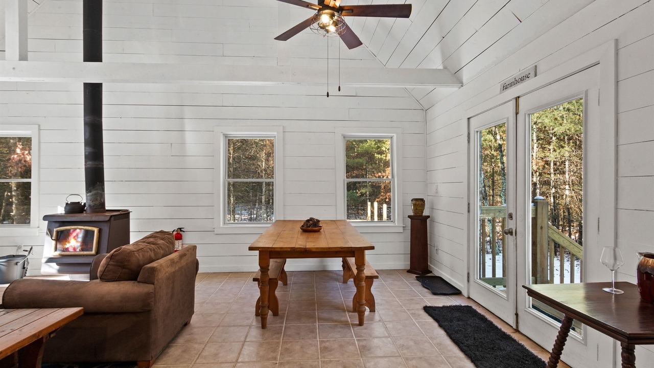 Photo of Livingroom in Arkdale
