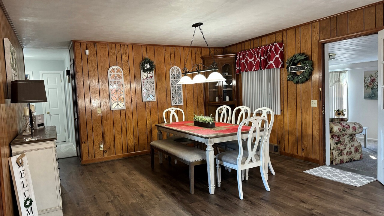 Photo of Livingroom in Redwood