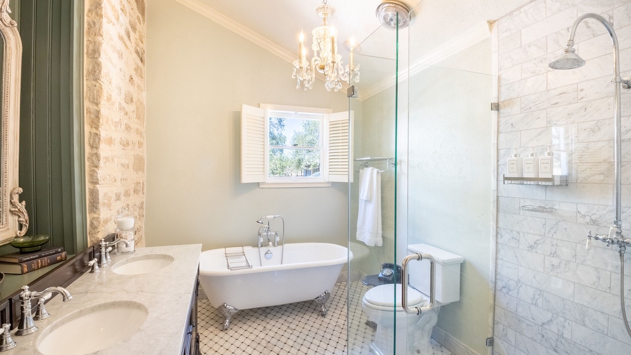 Photo of Bathroom in Lampasas