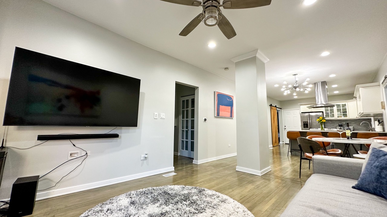 Photo of Livingroom in Andersonville