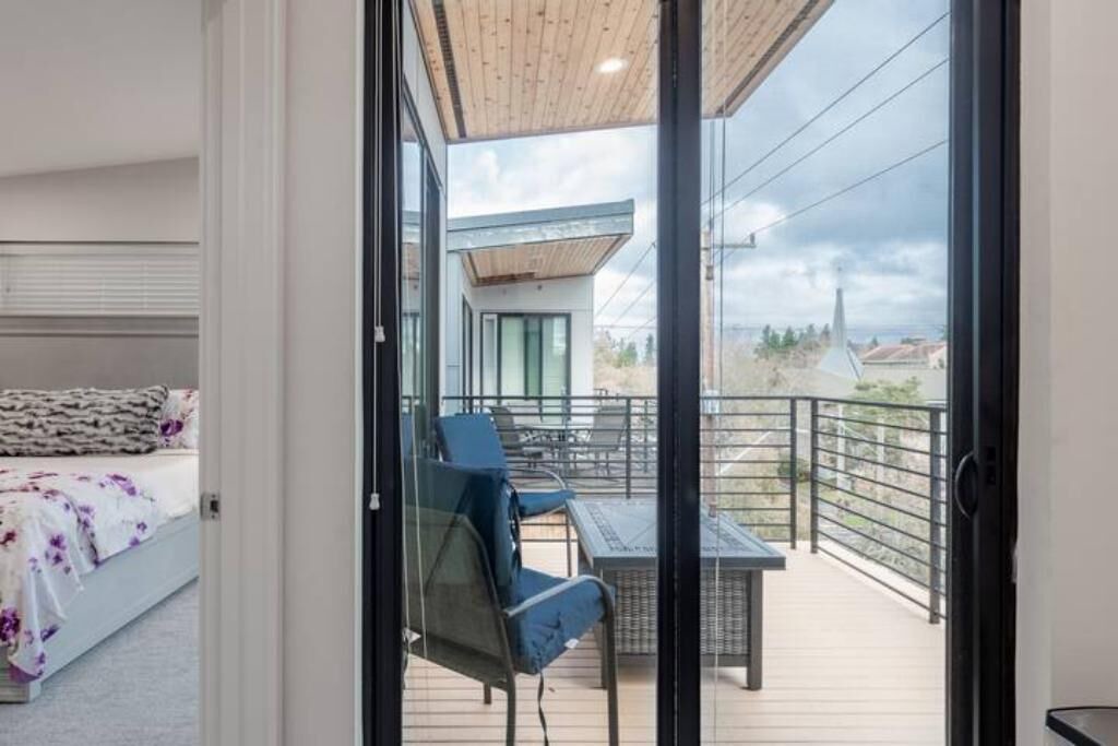 Photo of Patio Balcony in North Admiral