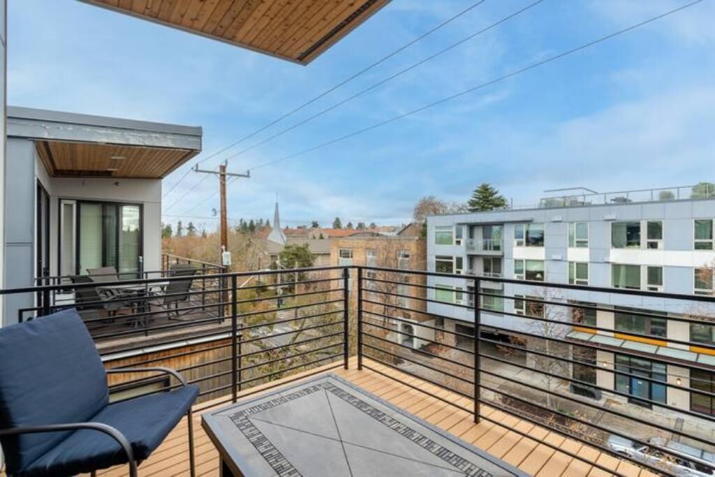 Photo of Patio Balcony in North Admiral