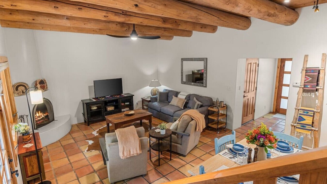 Photo of Livingroom in Northeast Santa Fe