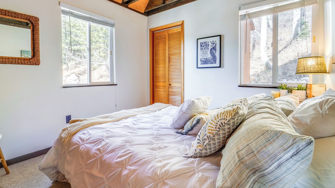 Photo of Bedroom in Serene Lakes