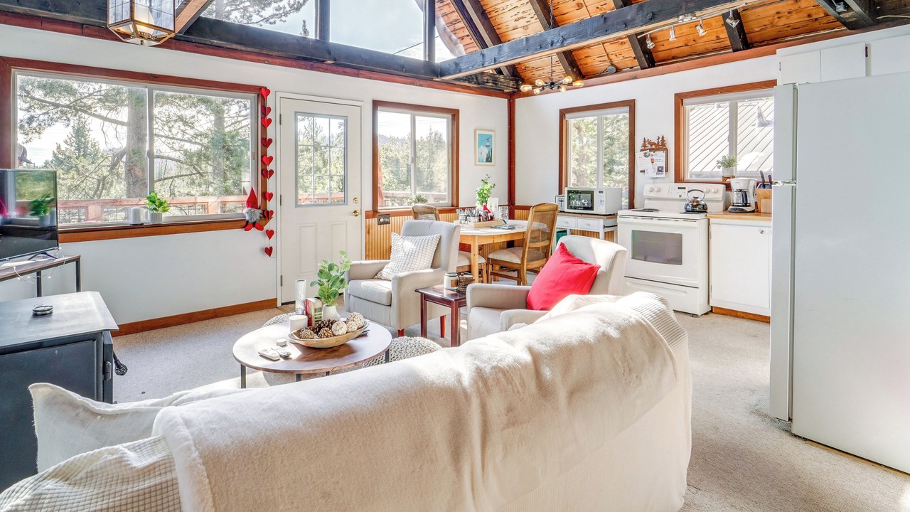 Photo of Livingroom in Serene Lakes