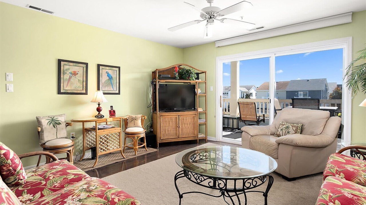 Photo of Livingroom in Heron Harbour Isle