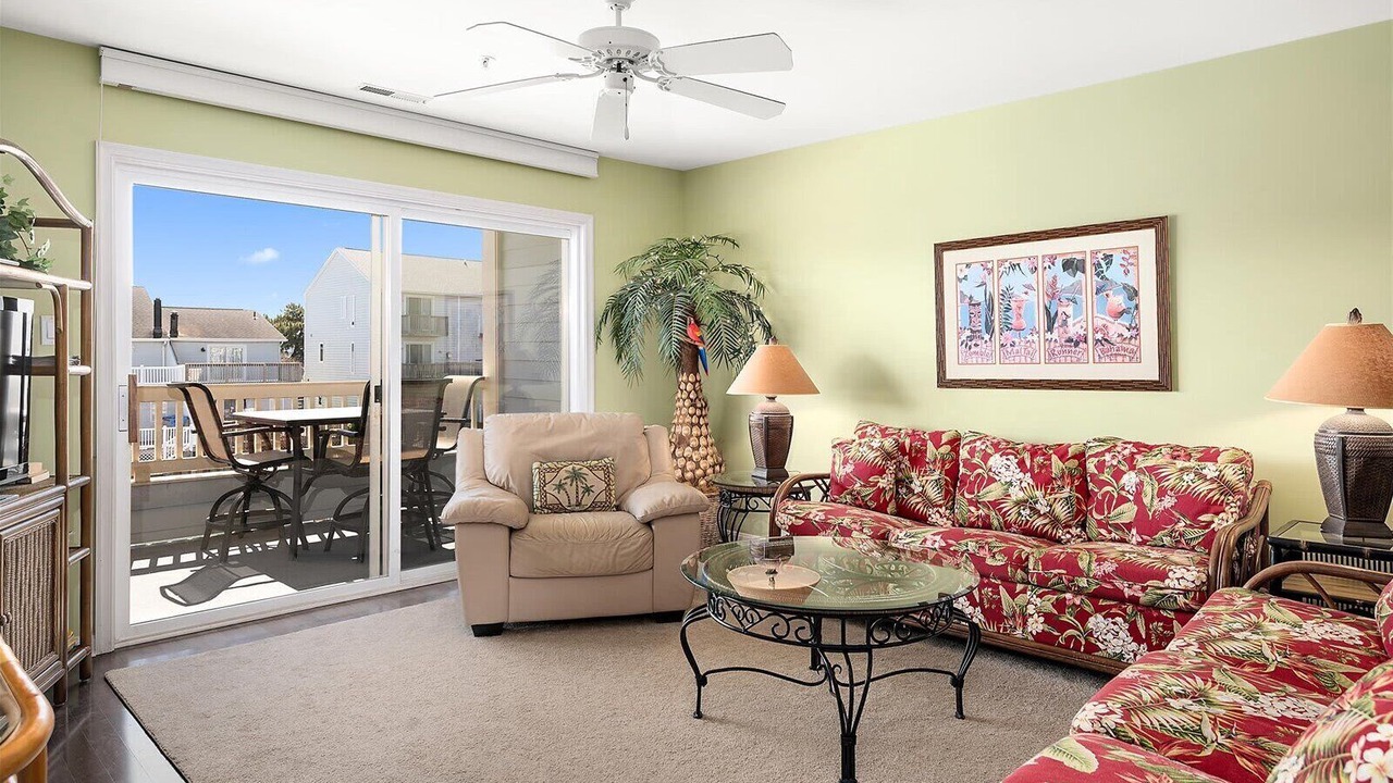 Photo of Livingroom in Heron Harbour Isle