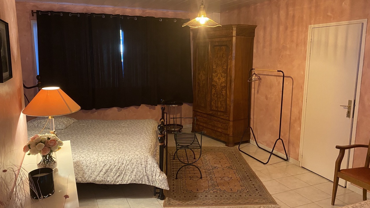 Photo of Bedroom in Chalons-en-Champagne