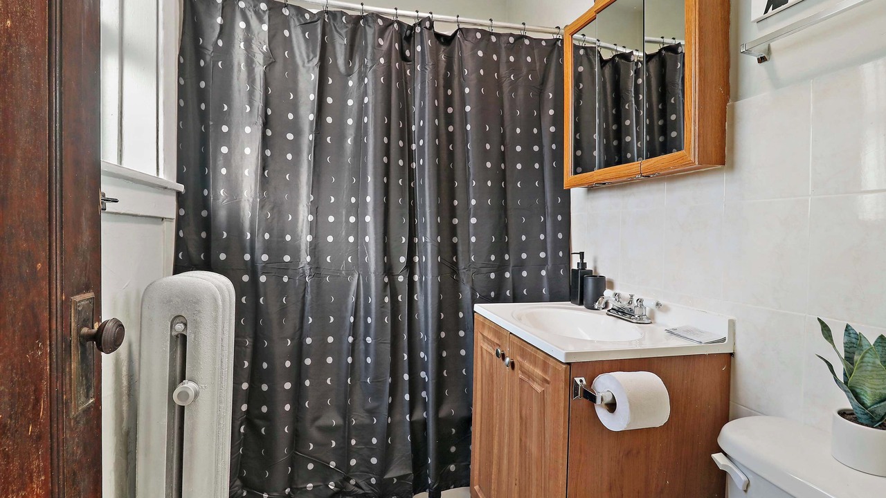 Photo of Bathroom in Cragin
