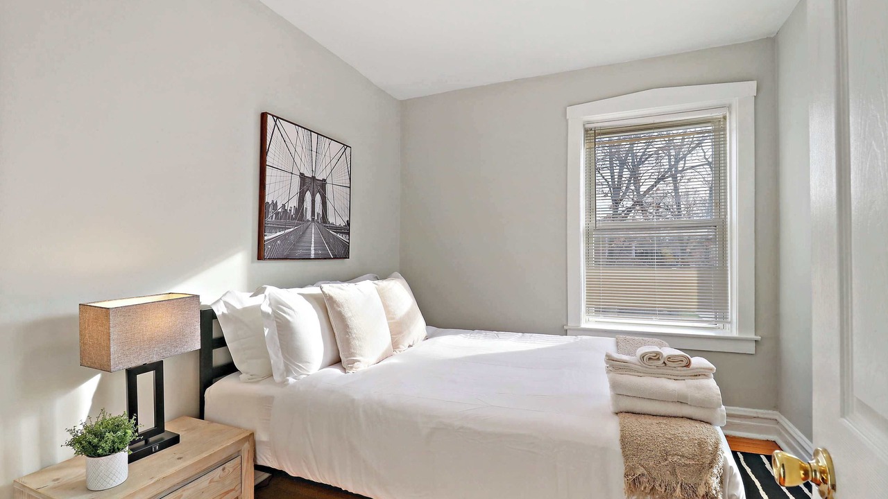 Photo of Bedroom in Cragin