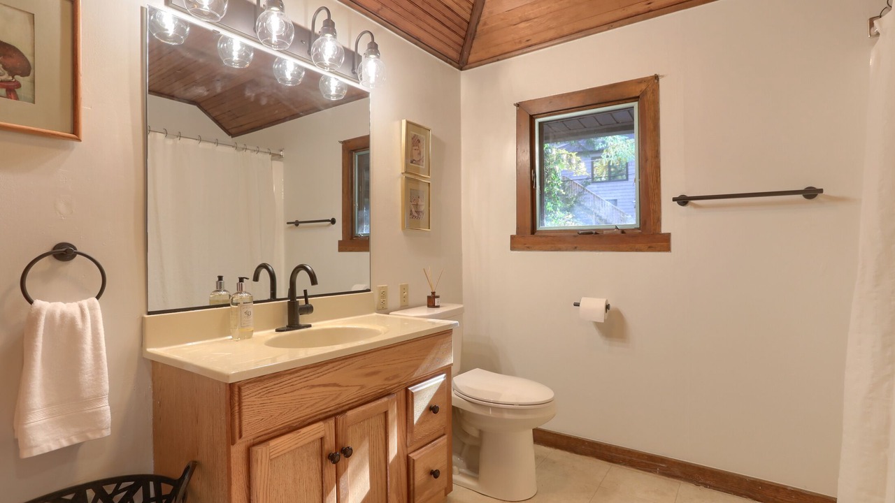 Photo of Bathroom in Mount Gretna