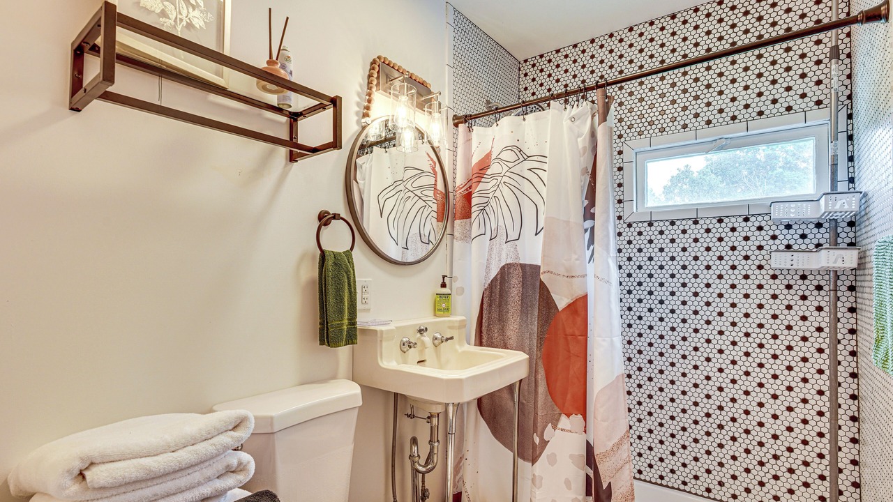 Photo of Bathroom in Gardiner